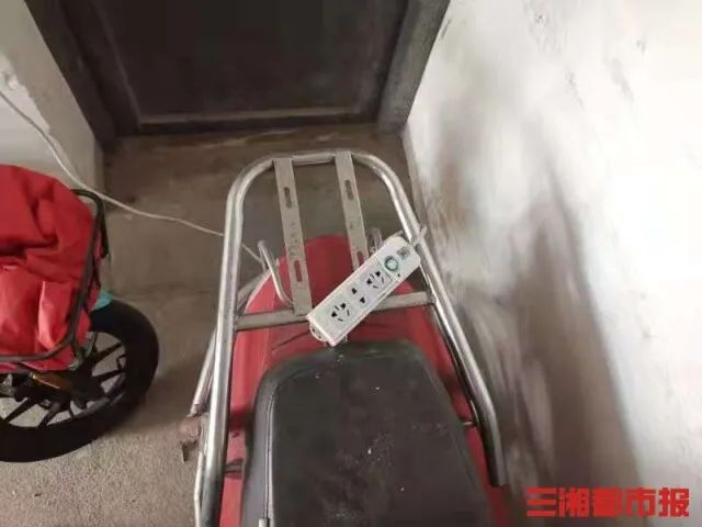 DƬ